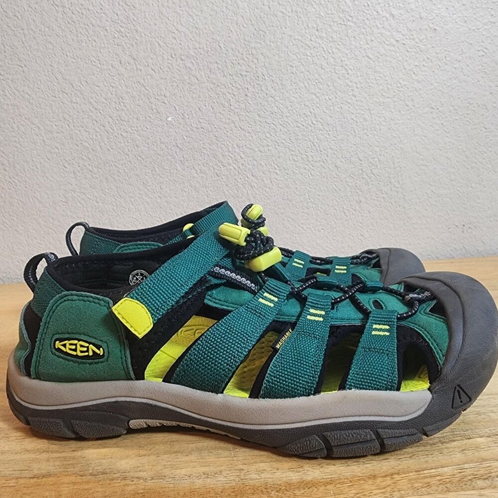 Keen Newport H2 Sandals Shoes Youth Size 6 Green Black Closed Toe Water - Picture 1 of 12